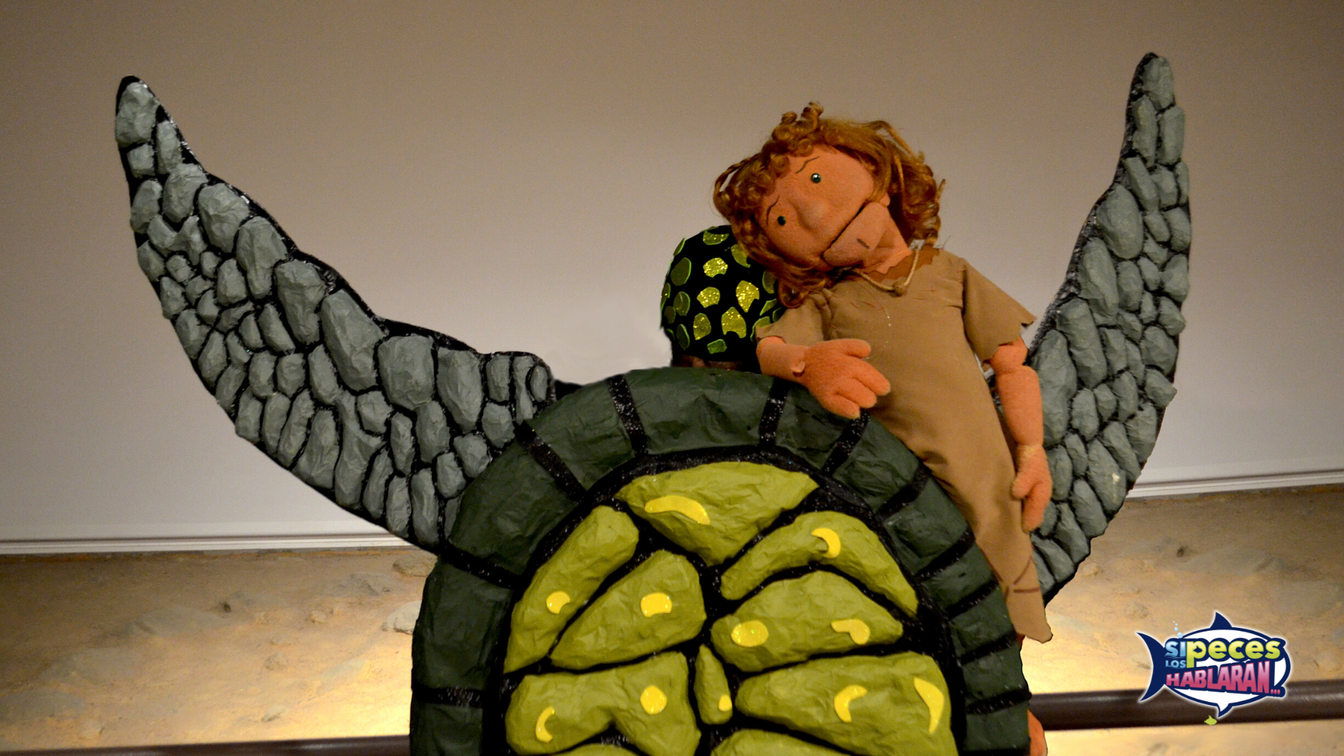 Doña Paciencia y Arminda en Cueva Pintada Cartel anuciando un Taller SLPH que se realizará en la Biblioteca Insular de "Si los peces hablaran..."